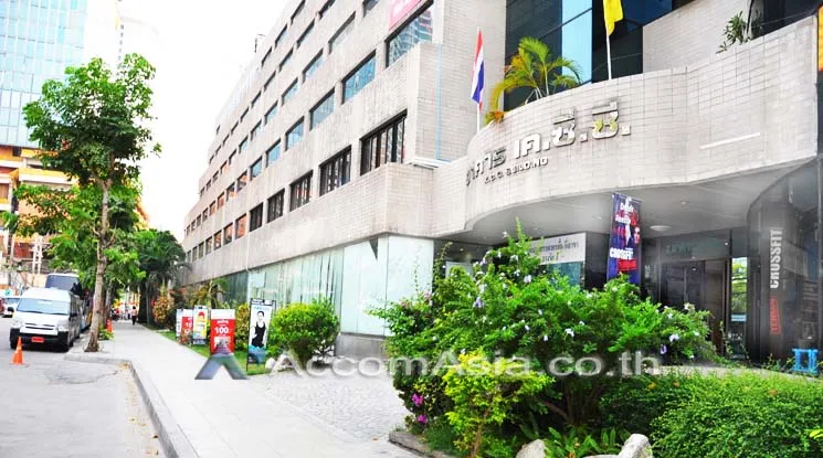 unit Office space For Rent in Silom, Bangkok  near BTS Chong Nonsi (AA11226)